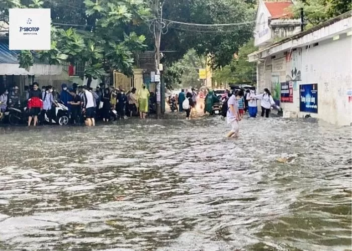 Nằm mơ thấy nước dâng lên rất cao